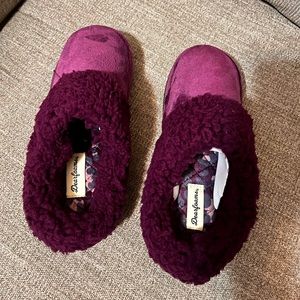 NWOT Dearfoams Cabernet Clog Slippers -size S (5/6)